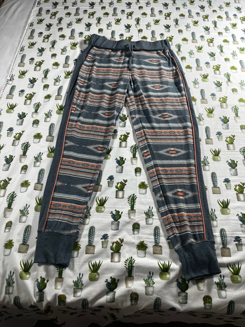Rock & Roll Denim Joggers Women’s Size Large Lightweight Aztec print